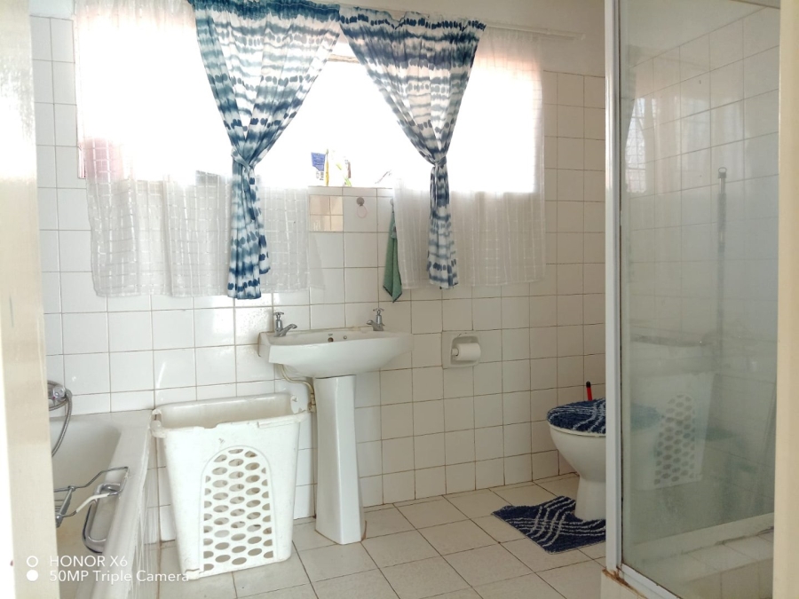 3 Bedroom Property for Sale in Ifafi North West